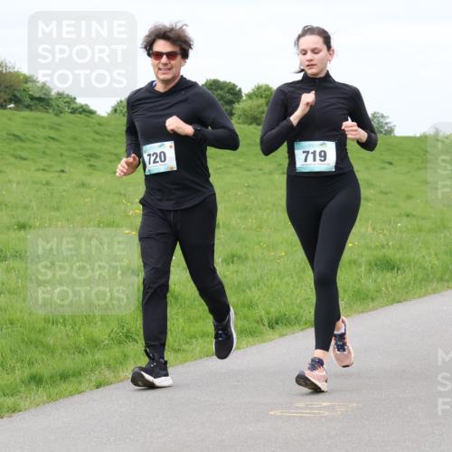 04.05.2025 - 8. Wedeler Halbmarathon Lena Gebhardt http://msf.ph/oto/7839592 04.05.2025 11:44:19 Laufen 720, 719 meine-sportfotos.de