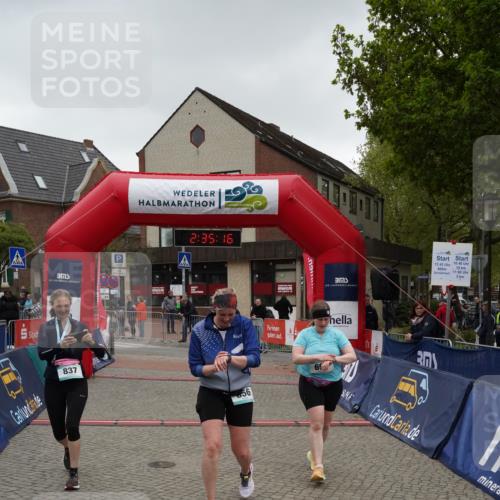 04.05.2025 - 8. Wedeler Halbmarathon Felixshl http://msf.ph/oto/7839600 04.05.2025 12:35:14 Ziel 698, 856 meine-sportfotos.de