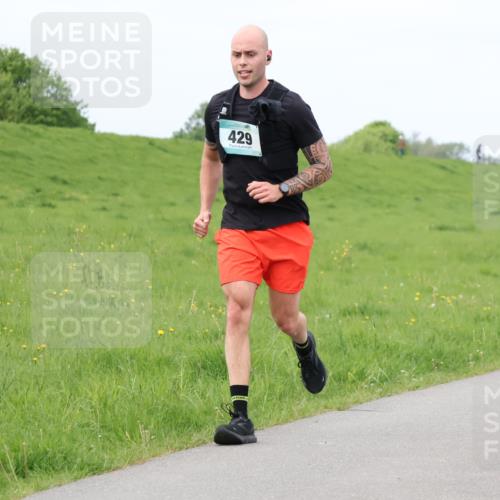 04.05.2025 - 8. Wedeler Halbmarathon Lena Gebhardt http://msf.ph/oto/7839619 04.05.2025 11:44:28 Laufen 429 meine-sportfotos.de