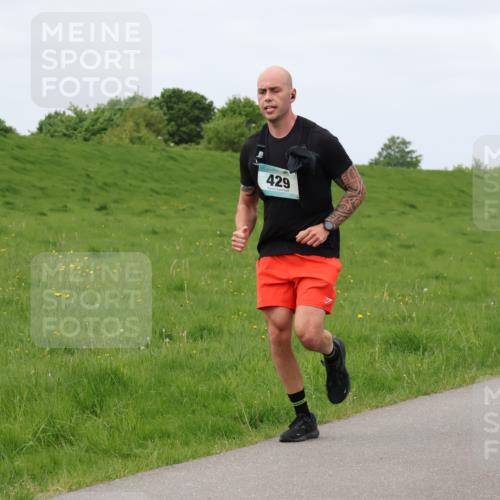 04.05.2025 - 8. Wedeler Halbmarathon Lena Gebhardt http://msf.ph/oto/7839620 04.05.2025 11:44:29 Laufen 429 meine-sportfotos.de