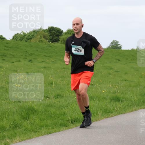 04.05.2025 - 8. Wedeler Halbmarathon Lena Gebhardt http://msf.ph/oto/7839625 04.05.2025 11:44:29 Laufen 429 meine-sportfotos.de