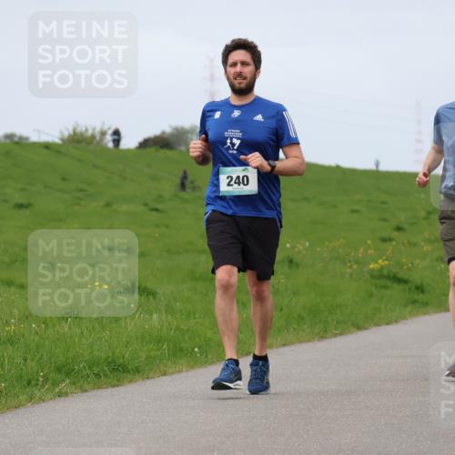 04.05.2025 - 8. Wedeler Halbmarathon Lena Gebhardt http://msf.ph/oto/7839633 04.05.2025 11:44:39 Laufen 240, 00, 438 meine-sportfotos.de
