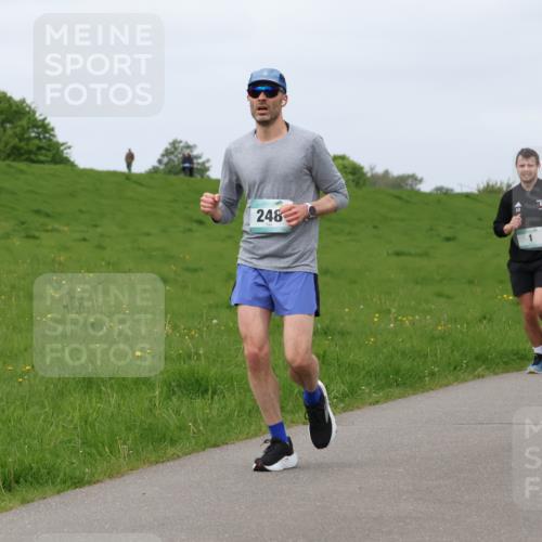 04.05.2025 - 8. Wedeler Halbmarathon Lena Gebhardt http://msf.ph/oto/7839713 04.05.2025 11:45:15 Laufen 248, 22 meine-sportfotos.de