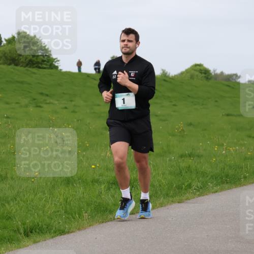 04.05.2025 - 8. Wedeler Halbmarathon Lena Gebhardt http://msf.ph/oto/7839729 04.05.2025 11:45:18 Laufen 22 meine-sportfotos.de