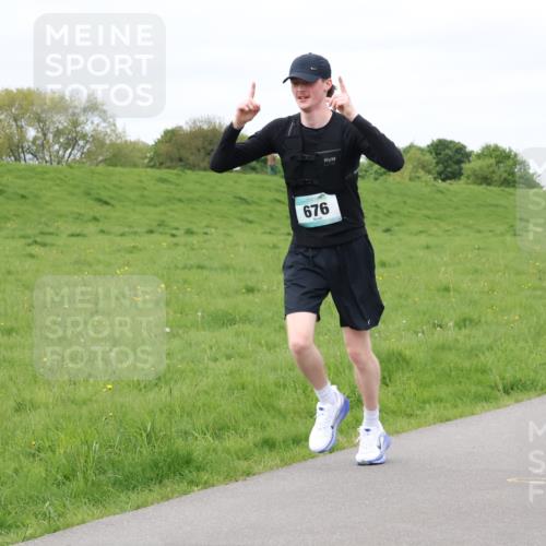 04.05.2025 - 8. Wedeler Halbmarathon Lena Gebhardt http://msf.ph/oto/7839905 04.05.2025 11:46:04 Laufen 676 meine-sportfotos.de