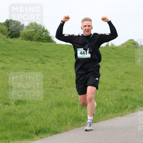 04.05.2025 - 8. Wedeler Halbmarathon Lena Gebhardt http://msf.ph/oto/7839923 04.05.2025 11:46:05 Laufen 441, 42, 1056 meine-sportfotos.de