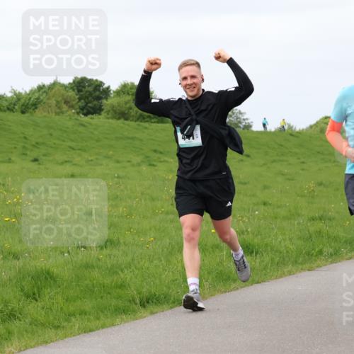 04.05.2025 - 8. Wedeler Halbmarathon Lena Gebhardt http://msf.ph/oto/7839927 04.05.2025 11:46:06 Laufen 1056 meine-sportfotos.de
