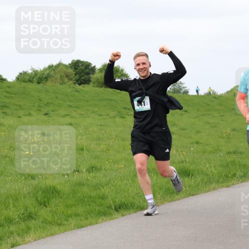 04.05.2025 - 8. Wedeler Halbmarathon Lena Gebhardt http://msf.ph/oto/7839930 04.05.2025 11:46:06 Laufen 42, 1056 meine-sportfotos.de