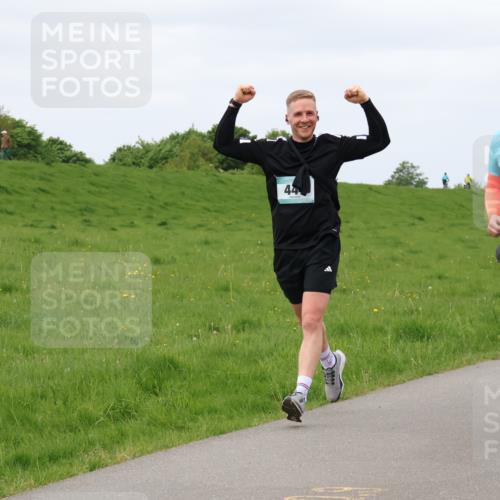 04.05.2025 - 8. Wedeler Halbmarathon Lena Gebhardt http://msf.ph/oto/7839934 04.05.2025 11:46:06 Laufen 44, 1056 meine-sportfotos.de