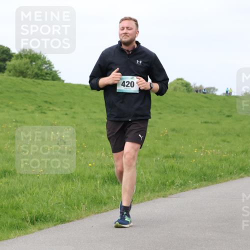 04.05.2025 - 8. Wedeler Halbmarathon Lena Gebhardt http://msf.ph/oto/7840020 04.05.2025 11:46:29 Laufen 420 meine-sportfotos.de