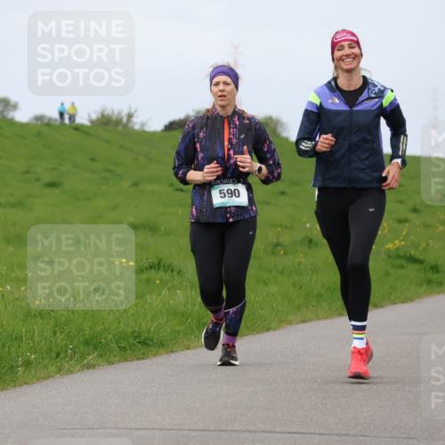 04.05.2025 - 8. Wedeler Halbmarathon Lena Gebhardt http://msf.ph/oto/7840023 04.05.2025 11:46:31 Laufen 590 meine-sportfotos.de