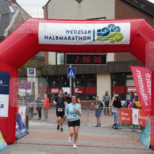 04.05.2025 - 8. Wedeler Halbmarathon Felixshl http://msf.ph/oto/7840059 04.05.2025 12:36:34 Ziel 144, 145 meine-sportfotos.de