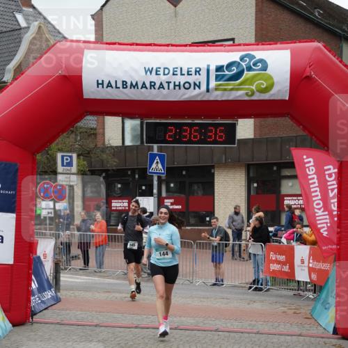 04.05.2025 - 8. Wedeler Halbmarathon Felixshl http://msf.ph/oto/7840069 04.05.2025 12:36:34 Ziel 144, 145 meine-sportfotos.de