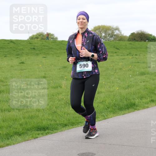 04.05.2025 - 8. Wedeler Halbmarathon Lena Gebhardt http://msf.ph/oto/7840072 04.05.2025 11:46:38 Laufen 590 meine-sportfotos.de