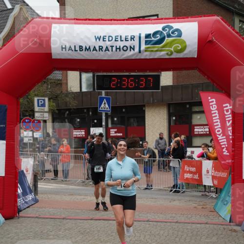 04.05.2025 - 8. Wedeler Halbmarathon Felixshl http://msf.ph/oto/7840095 04.05.2025 12:36:35 Ziel 144, 145 meine-sportfotos.de