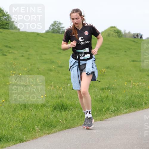 04.05.2025 - 8. Wedeler Halbmarathon Lena Gebhardt http://msf.ph/oto/7840119 04.05.2025 11:46:55 Laufen  meine-sportfotos.de