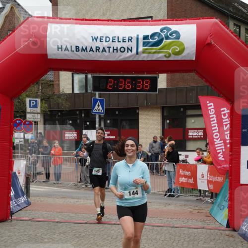 04.05.2025 - 8. Wedeler Halbmarathon Felixshl http://msf.ph/oto/7840122 04.05.2025 12:36:35 Ziel 144, 145 meine-sportfotos.de