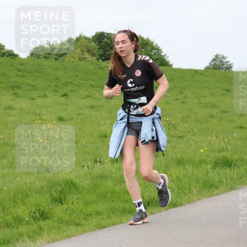 04.05.2025 - 8. Wedeler Halbmarathon Lena Gebhardt http://msf.ph/oto/7840126 04.05.2025 11:46:57 Laufen  meine-sportfotos.de