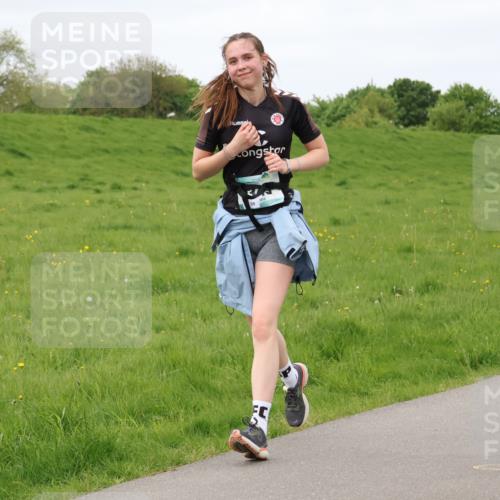 04.05.2025 - 8. Wedeler Halbmarathon Lena Gebhardt http://msf.ph/oto/7840131 04.05.2025 11:46:57 Laufen  meine-sportfotos.de