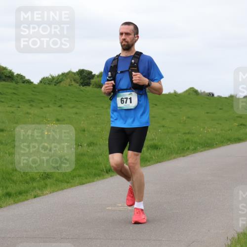04.05.2025 - 8. Wedeler Halbmarathon Lena Gebhardt http://msf.ph/oto/7840153 04.05.2025 11:47:03 Laufen 671 meine-sportfotos.de