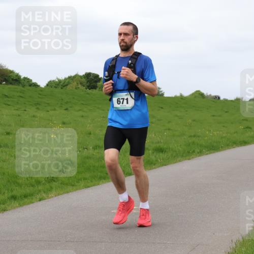04.05.2025 - 8. Wedeler Halbmarathon Lena Gebhardt http://msf.ph/oto/7840157 04.05.2025 11:47:03 Laufen 671 meine-sportfotos.de