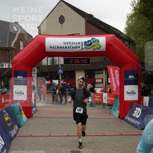 04.05.2025 - 8. Wedeler Halbmarathon Felixshl http://msf.ph/oto/7840183 04.05.2025 12:36:38 Ziel 144, 145 meine-sportfotos.de