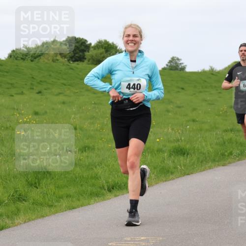 04.05.2025 - 8. Wedeler Halbmarathon Lena Gebhardt http://msf.ph/oto/7840186 04.05.2025 11:47:14 Laufen 20, 440, 606 meine-sportfotos.de