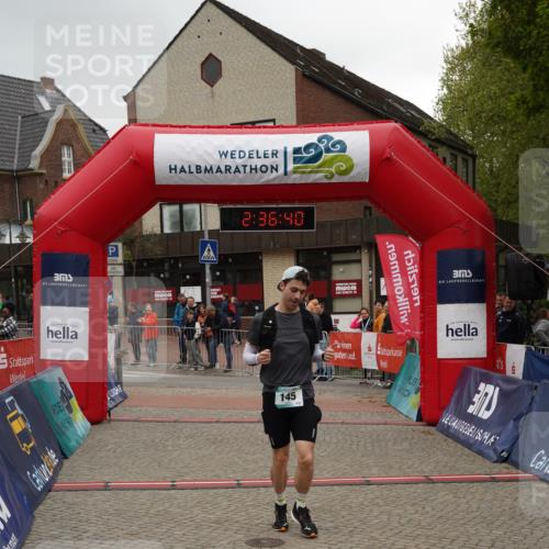 04.05.2025 - 8. Wedeler Halbmarathon Felixshl http://msf.ph/oto/7840195 04.05.2025 12:36:38 Ziel 144, 145 meine-sportfotos.de