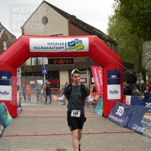 04.05.2025 - 8. Wedeler Halbmarathon Felixshl http://msf.ph/oto/7840231 04.05.2025 12:36:39 Ziel 144, 145 meine-sportfotos.de