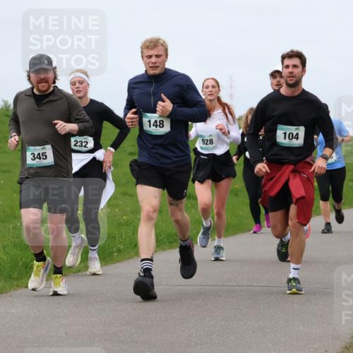 04.05.2025 - 8. Wedeler Halbmarathon Lena Gebhardt http://msf.ph/oto/7840301 04.05.2025 11:47:49 Laufen 345, 232, 148, 928, 104 meine-sportfotos.de