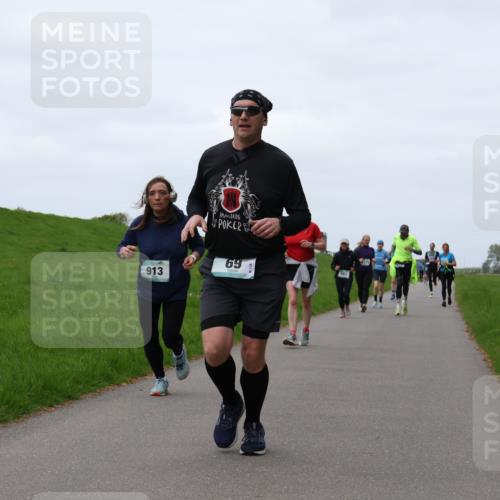 04.05.2025 - 8. Wedeler Halbmarathon Yannick Fuchs http://msf.ph/oto/7840308 04.05.2025 11:26:57 Laufen 913, 69 meine-sportfotos.de