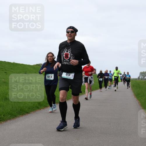 04.05.2025 - 8. Wedeler Halbmarathon Yannick Fuchs http://msf.ph/oto/7840312 04.05.2025 11:26:57 Laufen 913, 69 meine-sportfotos.de