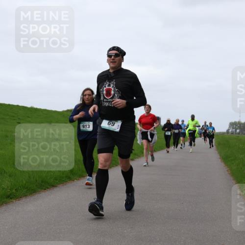 04.05.2025 - 8. Wedeler Halbmarathon Yannick Fuchs http://msf.ph/oto/7840315 04.05.2025 11:26:57 Laufen 913, 69 meine-sportfotos.de