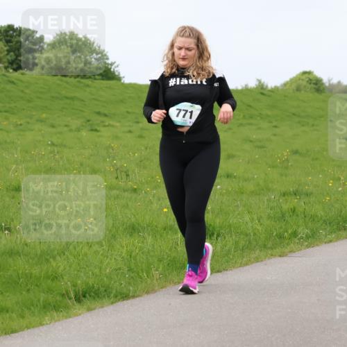 04.05.2025 - 8. Wedeler Halbmarathon Lena Gebhardt http://msf.ph/oto/7840354 04.05.2025 11:47:57 Laufen 771, 1 meine-sportfotos.de