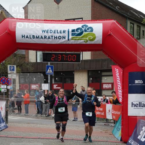 04.05.2025 - 8. Wedeler Halbmarathon Felixshl http://msf.ph/oto/7840360 04.05.2025 12:36:58 Ziel 75, 76 meine-sportfotos.de