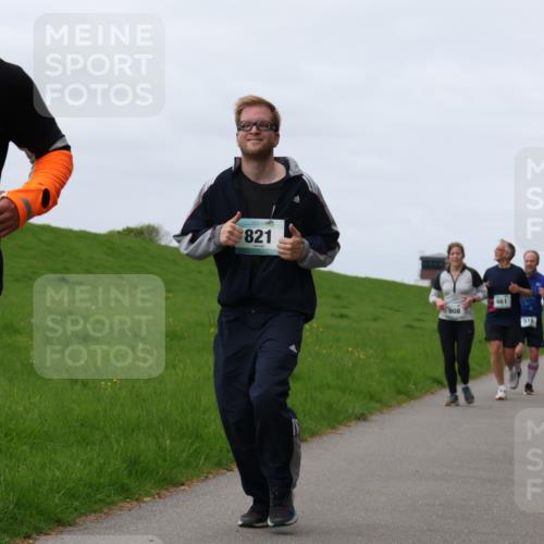 04.05.2025 - 8. Wedeler Halbmarathon Yannick Fuchs http://msf.ph/oto/7840365 04.05.2025 11:47:47 Laufen 1110, 821, 908, 661, 518 meine-sportfotos.de