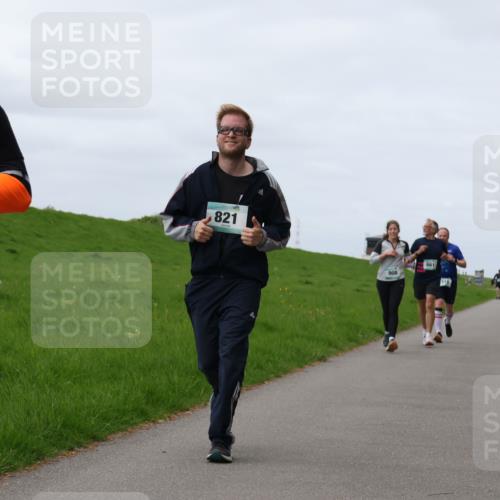 04.05.2025 - 8. Wedeler Halbmarathon Yannick Fuchs http://msf.ph/oto/7840375 04.05.2025 11:47:47 Laufen 821, 1110, 661, 908 meine-sportfotos.de