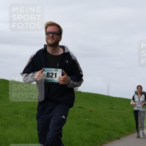 04.05.2025 - 8. Wedeler Halbmarathon Yannick Fuchs http://msf.ph/oto/7840404 04.05.2025 11:47:48 Laufen 821, 908, 661 meine-sportfotos.de