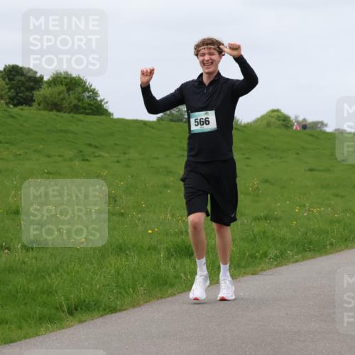 04.05.2025 - 8. Wedeler Halbmarathon Lena Gebhardt http://msf.ph/oto/7840416 04.05.2025 11:48:29 Laufen 566 meine-sportfotos.de