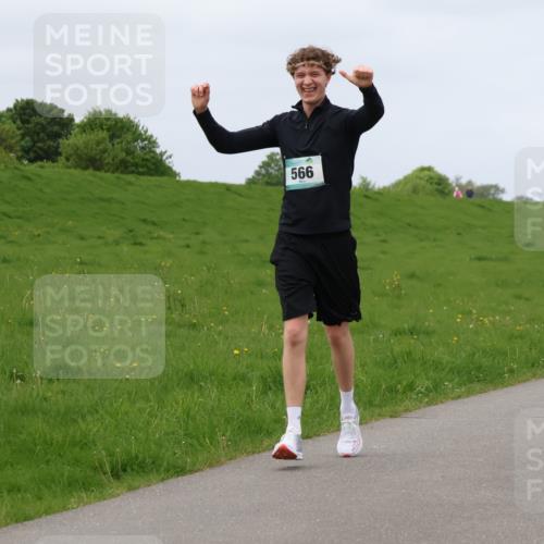 04.05.2025 - 8. Wedeler Halbmarathon Lena Gebhardt http://msf.ph/oto/7840418 04.05.2025 11:48:30 Laufen 566 meine-sportfotos.de