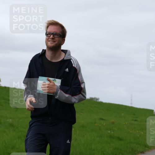 04.05.2025 - 8. Wedeler Halbmarathon Yannick Fuchs http://msf.ph/oto/7840422 04.05.2025 11:47:48 Laufen 908 meine-sportfotos.de