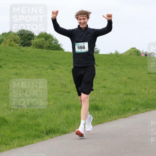 04.05.2025 - 8. Wedeler Halbmarathon Lena Gebhardt http://msf.ph/oto/7840426 04.05.2025 11:48:30 Laufen 566 meine-sportfotos.de