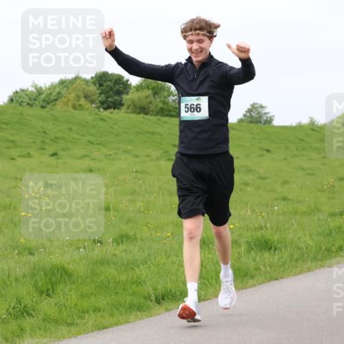 04.05.2025 - 8. Wedeler Halbmarathon Lena Gebhardt http://msf.ph/oto/7840428 04.05.2025 11:48:30 Laufen 566 meine-sportfotos.de
