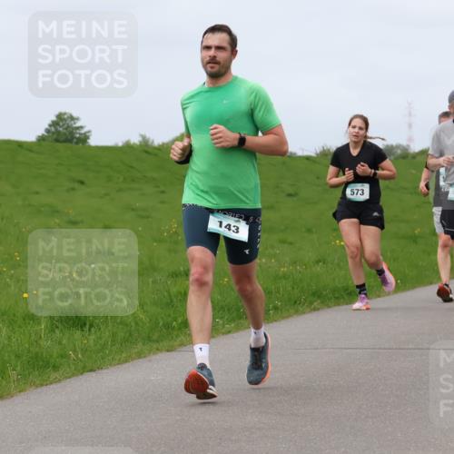 04.05.2025 - 8. Wedeler Halbmarathon Lena Gebhardt http://msf.ph/oto/7840442 04.05.2025 11:48:35 Laufen 143, 573, 572, 529, 943 meine-sportfotos.de