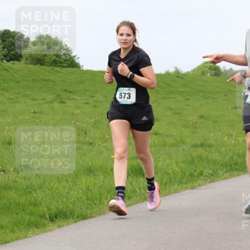 04.05.2025 - 8. Wedeler Halbmarathon Lena Gebhardt http://msf.ph/oto/7840449 04.05.2025 11:48:38 Laufen 573, 572 meine-sportfotos.de