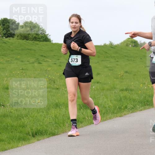 04.05.2025 - 8. Wedeler Halbmarathon Lena Gebhardt http://msf.ph/oto/7840450 04.05.2025 11:48:38 Laufen 573, 572 meine-sportfotos.de