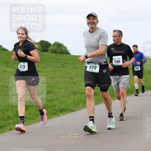 04.05.2025 - 8. Wedeler Halbmarathon Lena Gebhardt http://msf.ph/oto/7840461 04.05.2025 11:48:40 Laufen 573, 572, 140, 530 meine-sportfotos.de