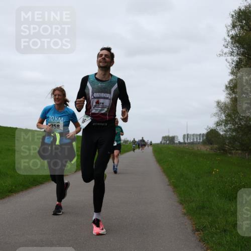 04.05.2025 - 8. Wedeler Halbmarathon Yannick Fuchs http://msf.ph/oto/7840490 04.05.2025 11:27:08 Laufen 10, 358 meine-sportfotos.de