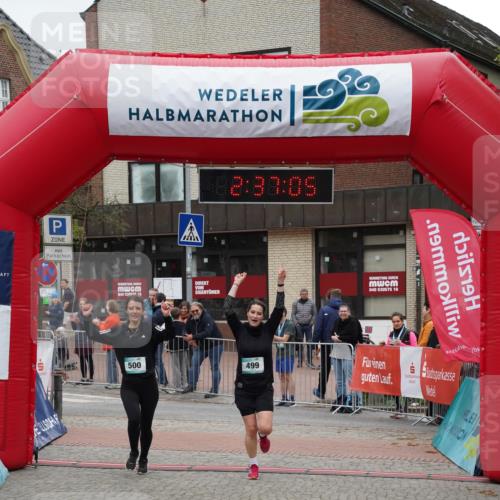 04.05.2025 - 8. Wedeler Halbmarathon Felixshl http://msf.ph/oto/7840498 04.05.2025 12:37:03 Ziel 75, 76, 499, 500 meine-sportfotos.de