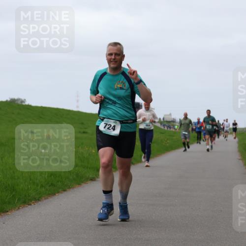 04.05.2025 - 8. Wedeler Halbmarathon Yannick Fuchs http://msf.ph/oto/7840507 04.05.2025 11:27:09 Laufen 724, 864 meine-sportfotos.de